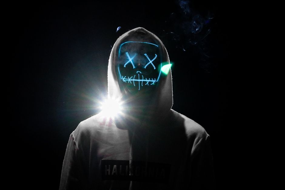 Gebruik van LED maskers voor intensieve gezichtsverzorging